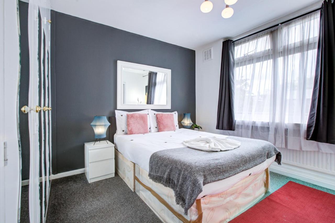 Beautiful 4-bedroom 5-bath House In Apartment *