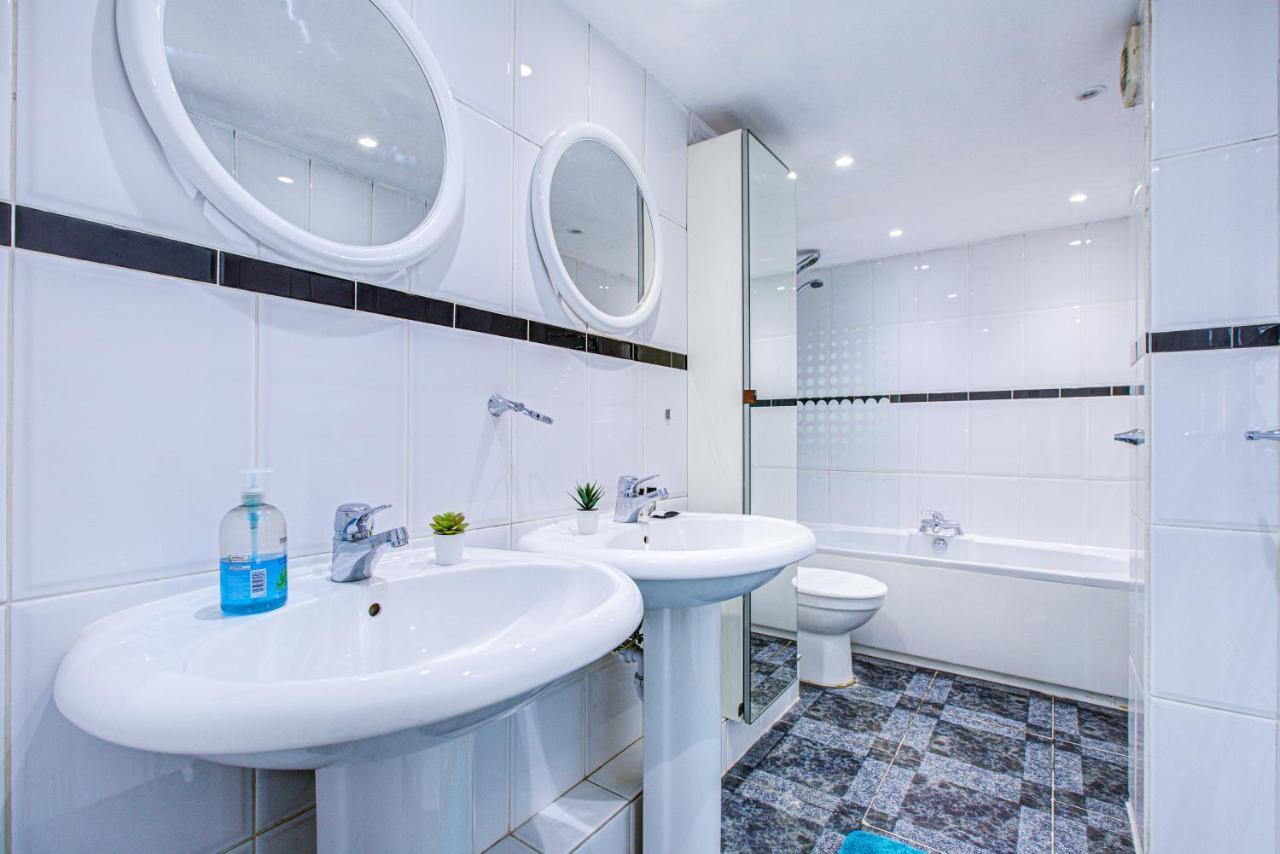Apartment Beautiful 4-bedroom 5-bath House In